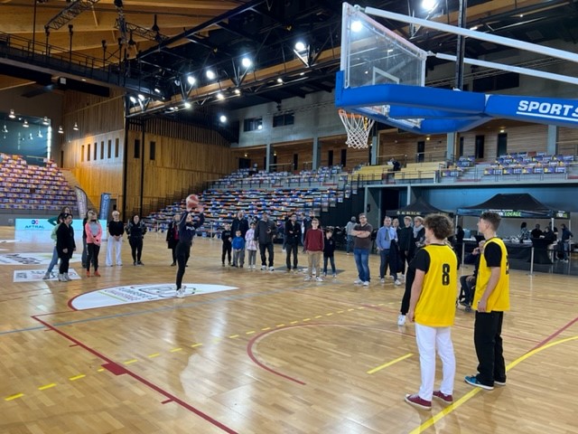 Soirée famille basket Atlansèvre Entreprises